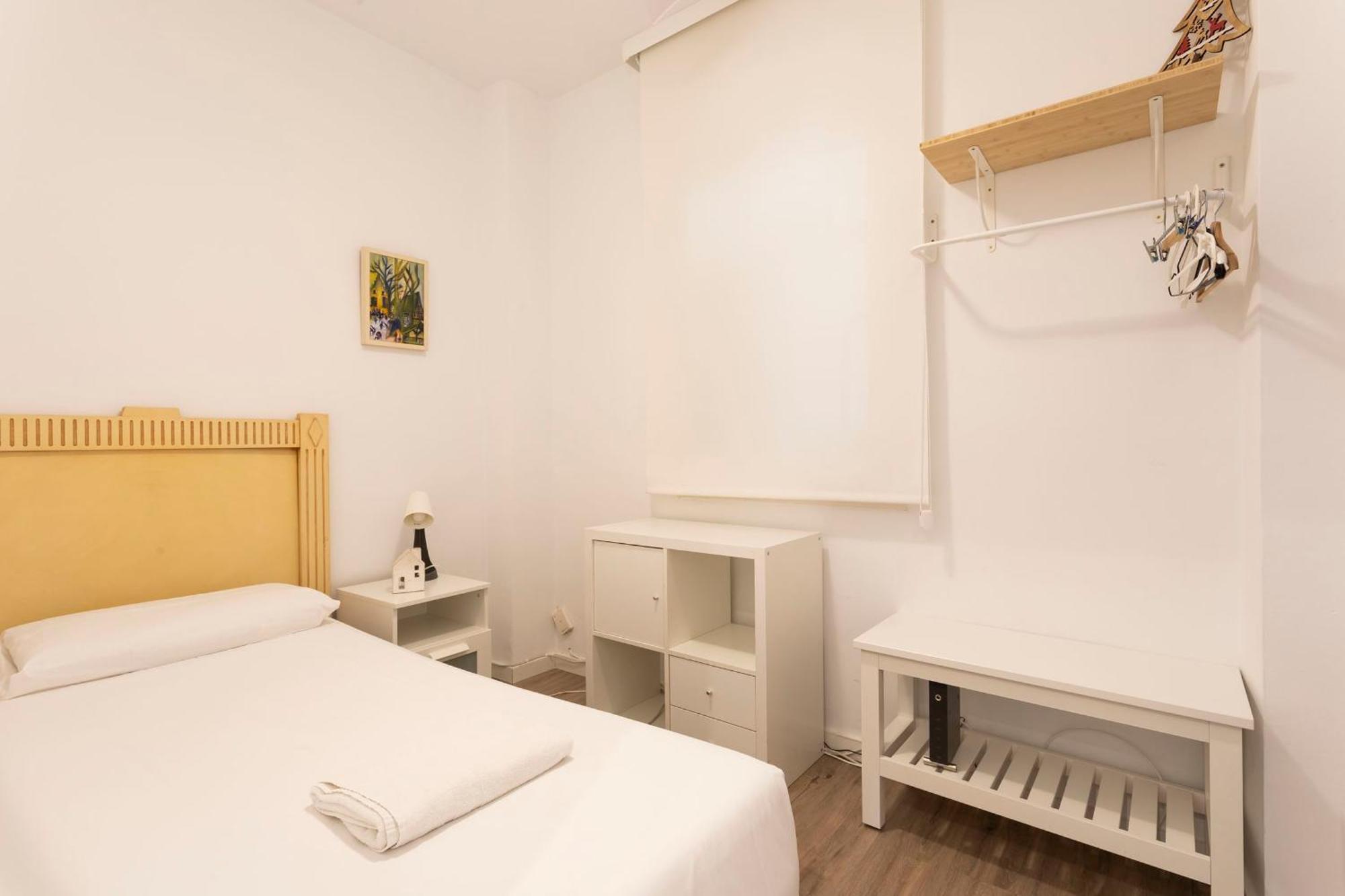 Cozy Apartment Near Fira Gran Via With Ac L'Hospitalet de Llobregat Buitenkant foto