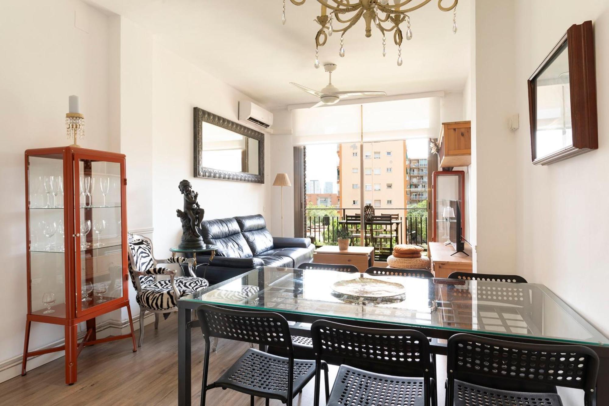 Cozy Apartment Near Fira Gran Via With Ac L'Hospitalet de Llobregat Buitenkant foto